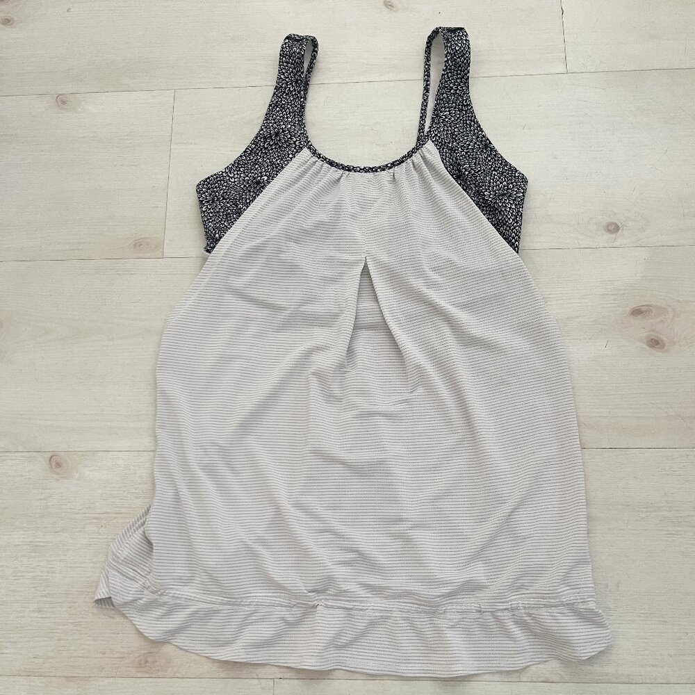 Lululemon Women's Navy and Cream Bra Tank Top Size- 8